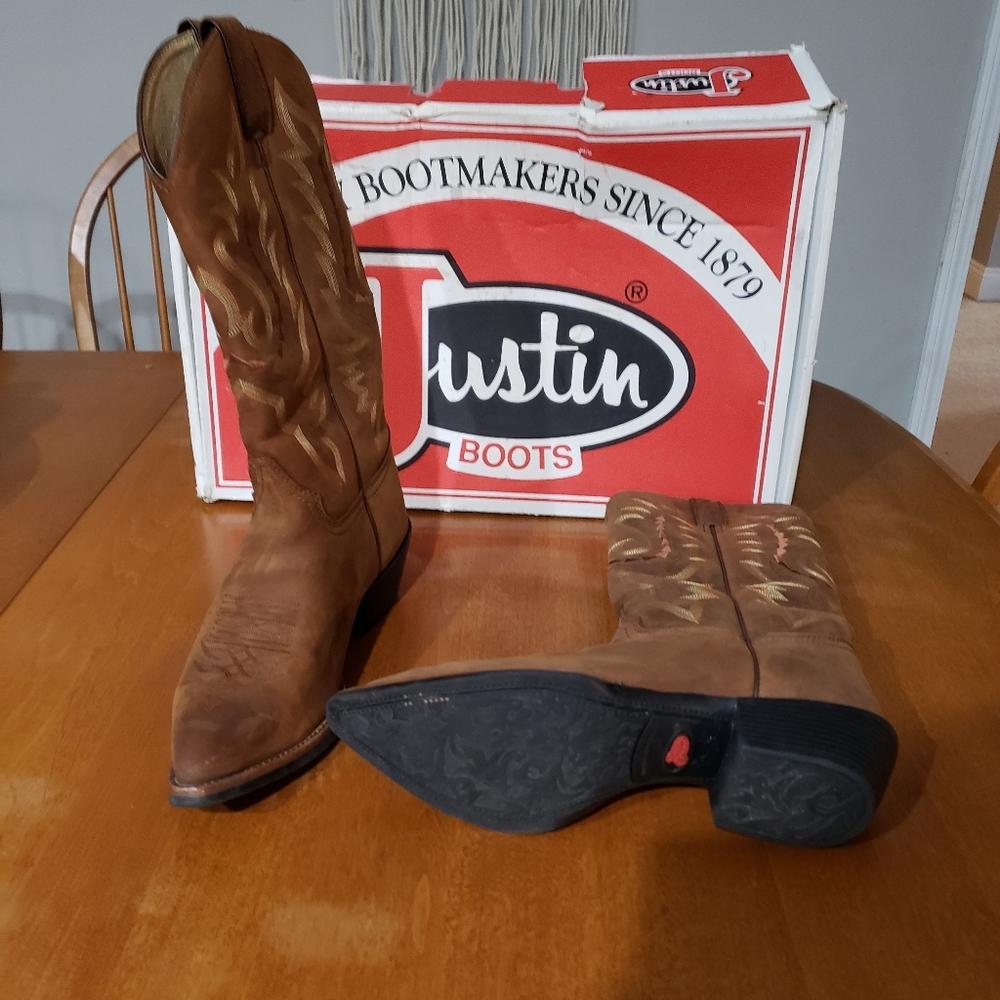 Ladies Justin Boots size 9